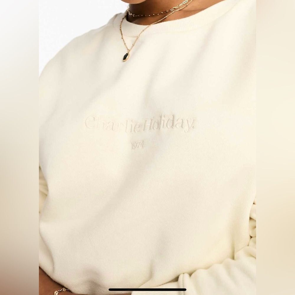 ✨ Charlie Holiday Soft & Cozy Pullover Sweatshirt – NWT! Size M ✨